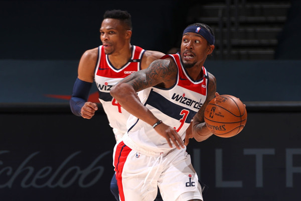  班凯罗准三双魔术击败奇才取关键胜  