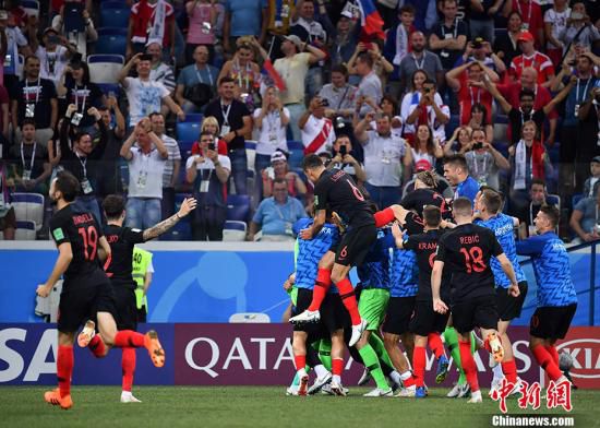 霍芬海姆主场狂胜波鸿展现强大进攻火力夺三分