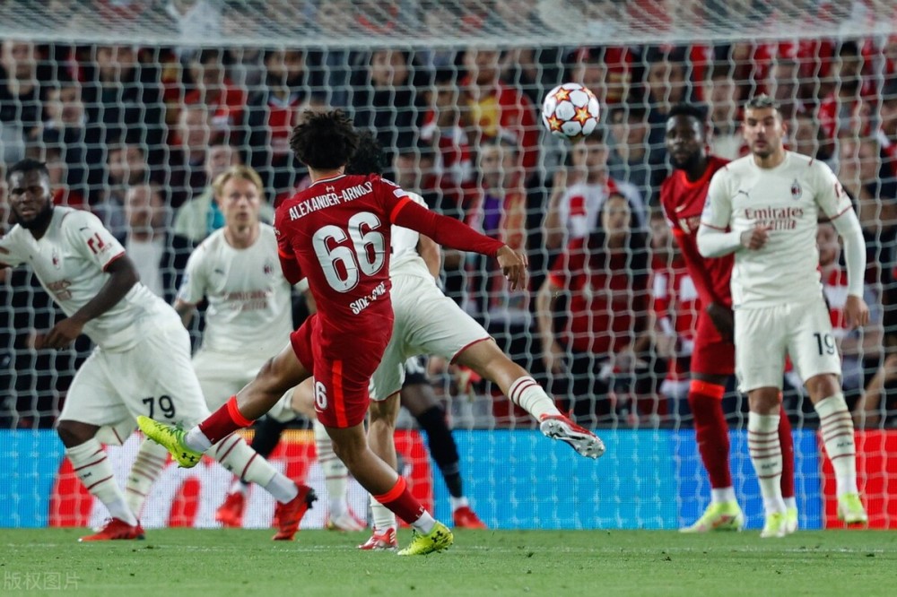 沃尔夫斯堡边路突破犀利,两翼齐飞撕裂对手防线